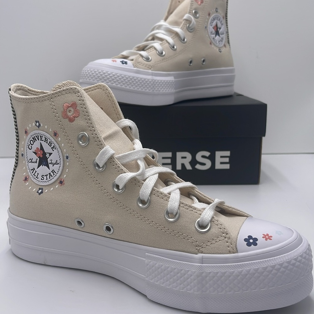 Converse Women's Cream High-Top Platform Sneakers A14265C
CTAS LIFT HI
LIGHT DUN - Picture 15 of 16